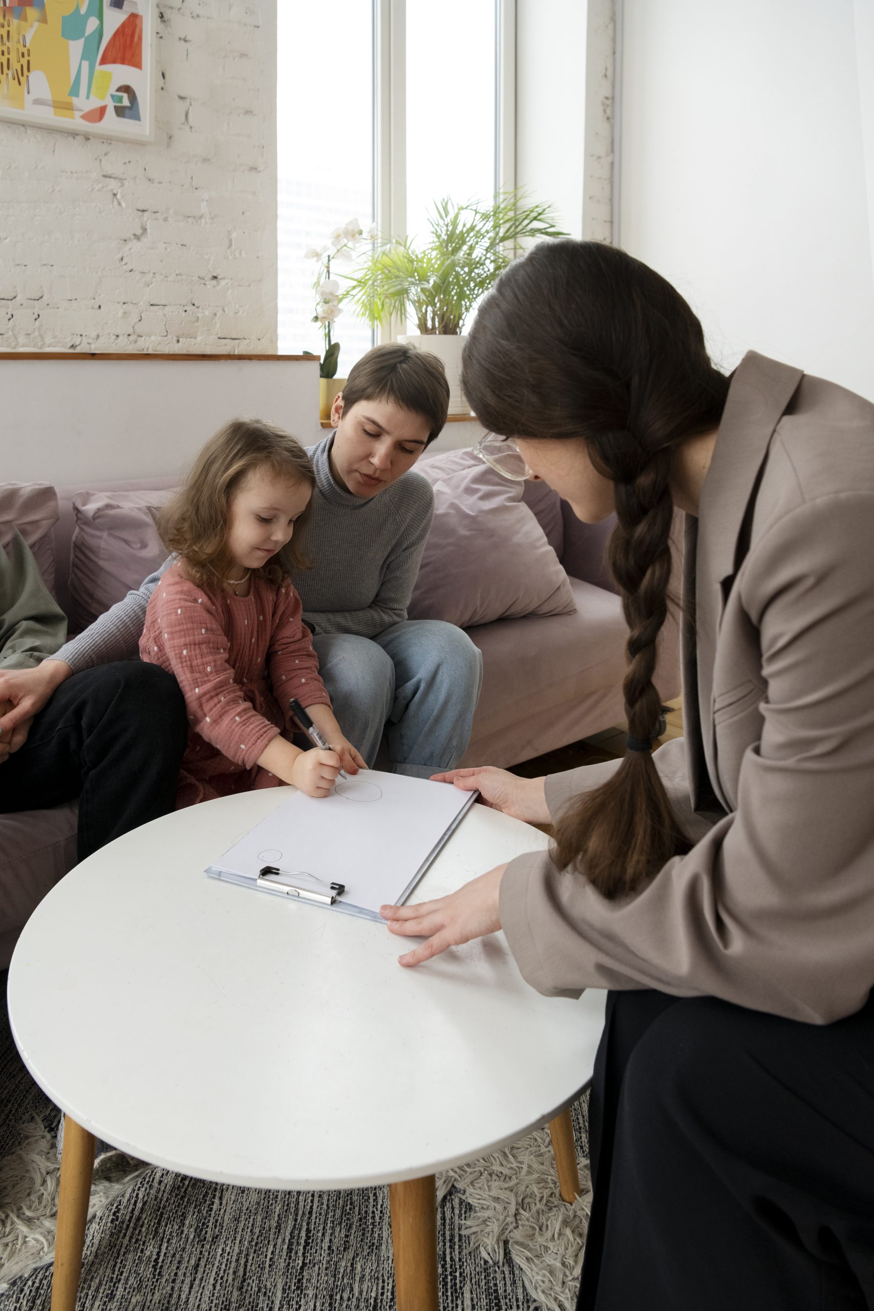 parent-kid-talking-psychologist